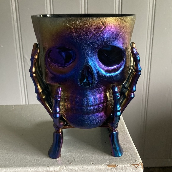 NWT Purple Iridescent Oil Slick Skull 💀 in Hands Snack or Candy Bowl Decoration - Picture 7 of 16